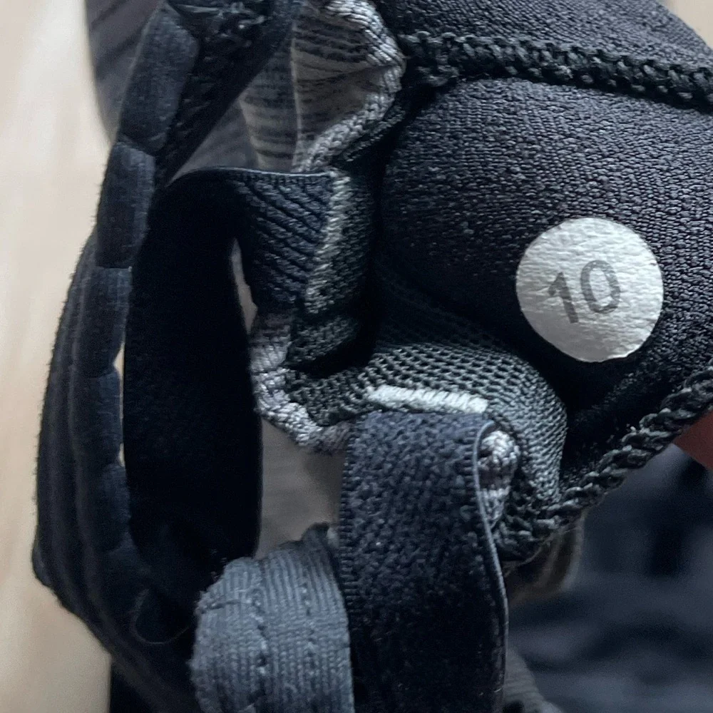 Lululemon Hot Spell BraSpace Dye Camo Seal Grey Deep Coal / Deep Coal